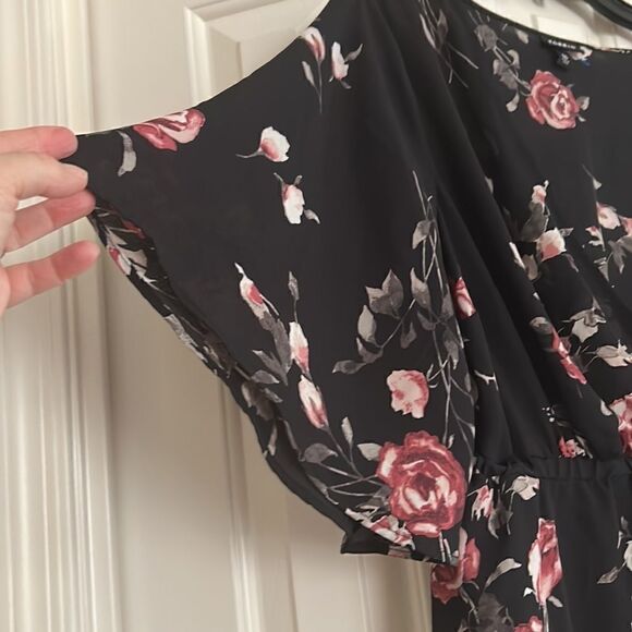 𝅺torrid Deep VNeck Sheer Top - Picture 3 of 5